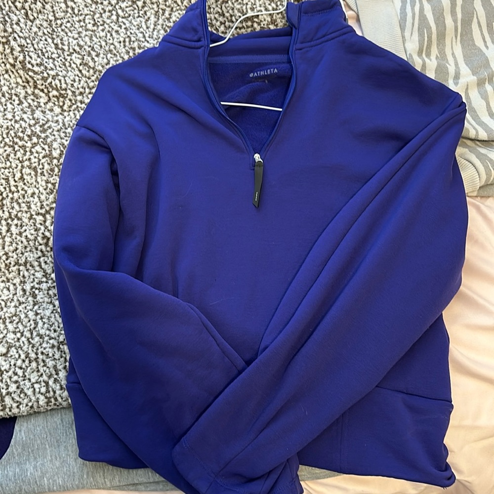 Athleta size small pullover